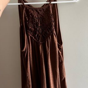 Buckle, crochet top in brown.
